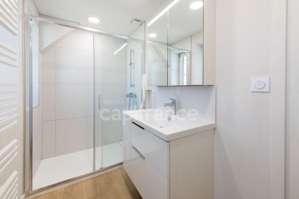 MAISON BOURGEOISE 255 M2 ENTIÈREMENT RÉNOVÉE, STUDIO DE 35 M2, PARC CLOS ET ARBORÉ DE 4 303 M2, 4 CHAMBRES DONT UNE SUITE PARENTALE, 3 GARAGES, PIÈCE DE VIE DE 88 M2, TERRASSE, JACUZZI,