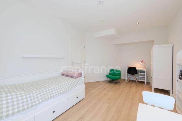 MAISON BOURGEOISE 255 M2 ENTIÈREMENT RÉNOVÉE, STUDIO DE 35 M2, PARC CLOS ET ARBORÉ DE 4 303 M2, 4 CHAMBRES DONT UNE SUITE PARENTALE, 3 GARAGES, PIÈCE DE VIE DE 88 M2, TERRASSE, JACUZZI,