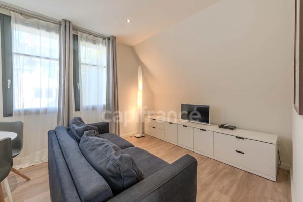 MAISON BOURGEOISE 255 M2 ENTIÈREMENT RÉNOVÉE, STUDIO DE 35 M2, PARC CLOS ET ARBORÉ DE 4 303 M2, 4 CHAMBRES DONT UNE SUITE PARENTALE, 3 GARAGES, PIÈCE DE VIE DE 88 M2, TERRASSE, JACUZZI,