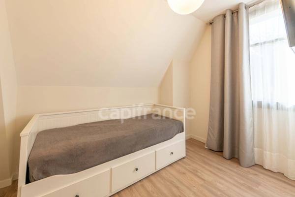 MAISON BOURGEOISE 255 M2 ENTIÈREMENT RÉNOVÉE, STUDIO DE 35 M2, PARC CLOS ET ARBORÉ DE 4 303 M2, 4 CHAMBRES DONT UNE SUITE PARENTALE, 3 GARAGES, PIÈCE DE VIE DE 88 M2, TERRASSE, JACUZZI,