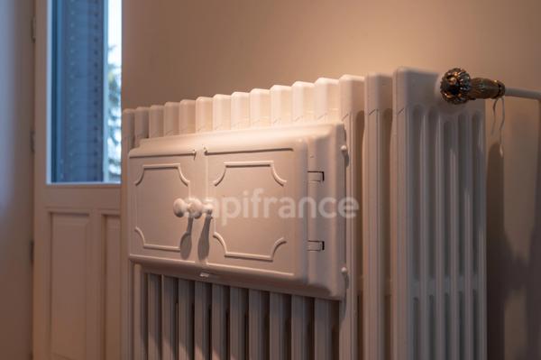 MAISON BOURGEOISE 255 M2 ENTIÈREMENT RÉNOVÉE, STUDIO DE 35 M2, PARC CLOS ET ARBORÉ DE 4 303 M2, 4 CHAMBRES DONT UNE SUITE PARENTALE, 3 GARAGES, PIÈCE DE VIE DE 88 M2, TERRASSE, JACUZZI,