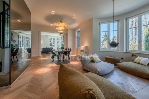 MAISON BOURGEOISE 255 M2 ENTIÈREMENT RÉNOVÉE, STUDIO DE 35 M2, PARC CLOS ET ARBORÉ DE 4 303 M2, 4 CHAMBRES DONT UNE SUITE PARENTALE, 3 GARAGES, PIÈCE DE VIE DE 88 M2, TERRASSE, JACUZZI,