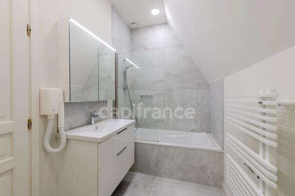 MAISON BOURGEOISE 255 M2 ENTIÈREMENT RÉNOVÉE, STUDIO DE 35 M2, PARC CLOS ET ARBORÉ DE 4 303 M2, 4 CHAMBRES DONT UNE SUITE PARENTALE, 3 GARAGES, PIÈCE DE VIE DE 88 M2, TERRASSE, JACUZZI,