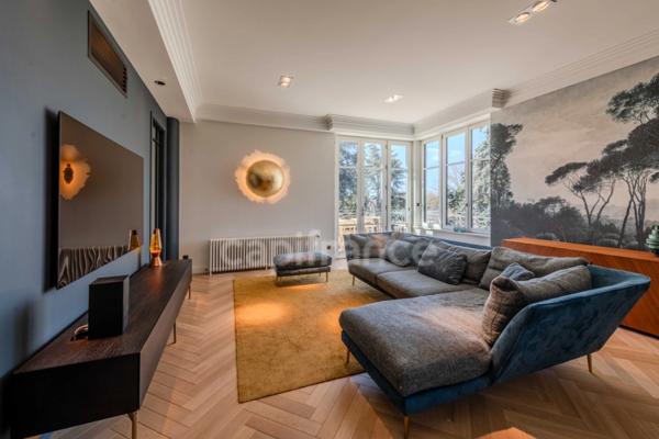 MAISON BOURGEOISE 255 M2 ENTIÈREMENT RÉNOVÉE, STUDIO DE 35 M2, PARC CLOS ET ARBORÉ DE 4 303 M2, 4 CHAMBRES DONT UNE SUITE PARENTALE, 3 GARAGES, PIÈCE DE VIE DE 88 M2, TERRASSE, JACUZZI,