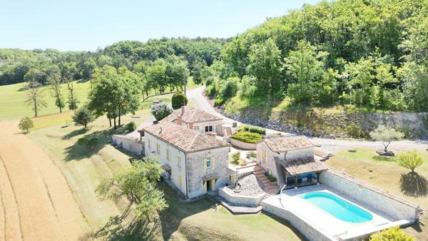 Vente ferme 180 m² 7 Pièces Montaigu-de-Quercy