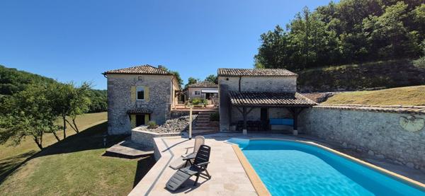Vente ferme 180 m² 7 Pièces Montaigu-de-Quercy