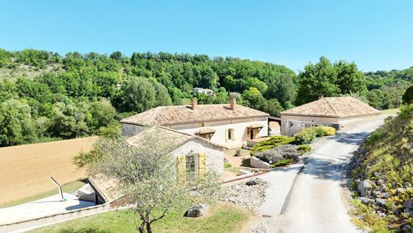 Vente ferme 180 m² 7 Pièces Montaigu-de-Quercy