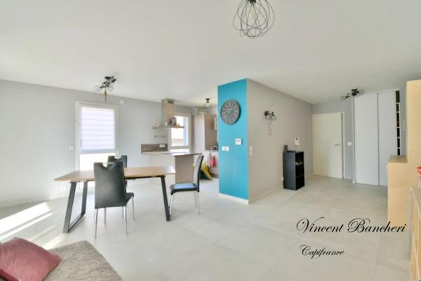 Appartement T4 récent de 85 m² avec ascenseur, grande terrasse et double stationnement