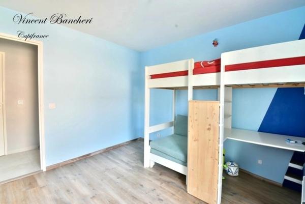 Appartement T4 récent de 85 m² avec ascenseur, grande terrasse et double stationnement