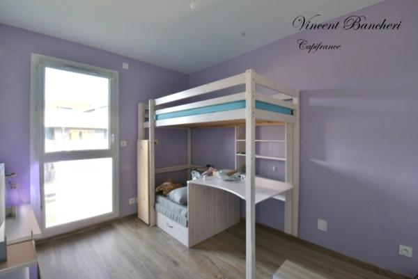 Appartement T4 récent de 85 m² avec ascenseur, grande terrasse et double stationnement