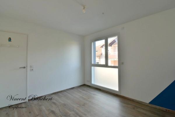 Appartement T4 récent de 85 m² avec ascenseur, grande terrasse et double stationnement