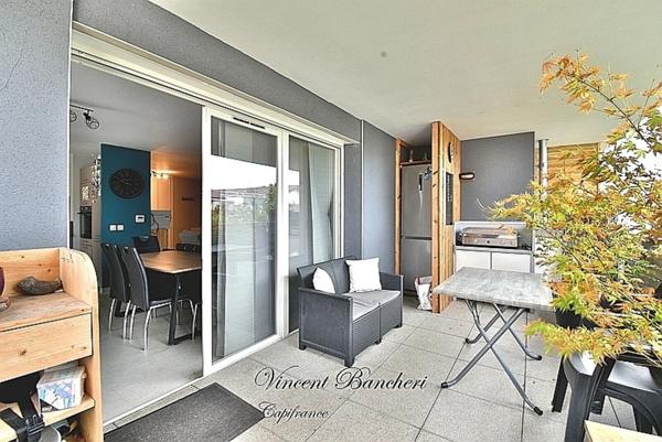 Appartement T4 récent de 85 m² avec ascenseur, grande terrasse et double stationnement