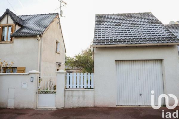 Maison traditionnelle 6 pièces de 134 m² à Dammarie-les-Lys (77190)