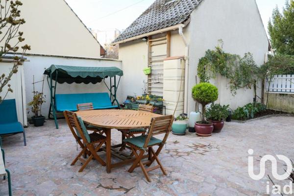 Maison traditionnelle 6 pièces de 134 m² à Dammarie-les-Lys (77190)