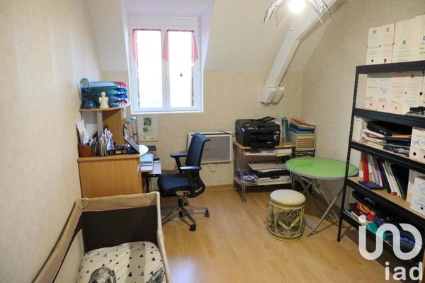 Maison traditionnelle 6 pièces de 134 m² à Dammarie-les-Lys (77190)