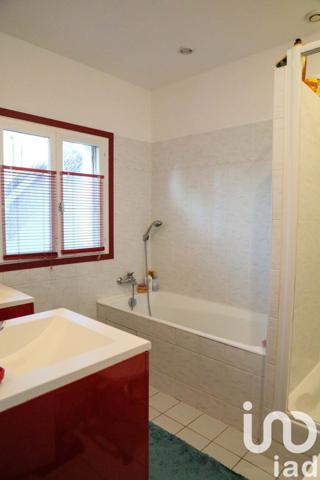 Maison traditionnelle 6 pièces de 134 m² à Dammarie-les-Lys (77190)