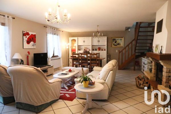 Maison traditionnelle 6 pièces de 134 m² à Dammarie-les-Lys (77190)