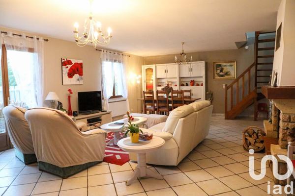 Maison traditionnelle 6 pièces de 134 m² à Dammarie-les-Lys (77190)