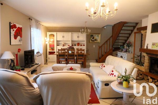 Maison traditionnelle 6 pièces de 134 m² à Dammarie-les-Lys (77190)