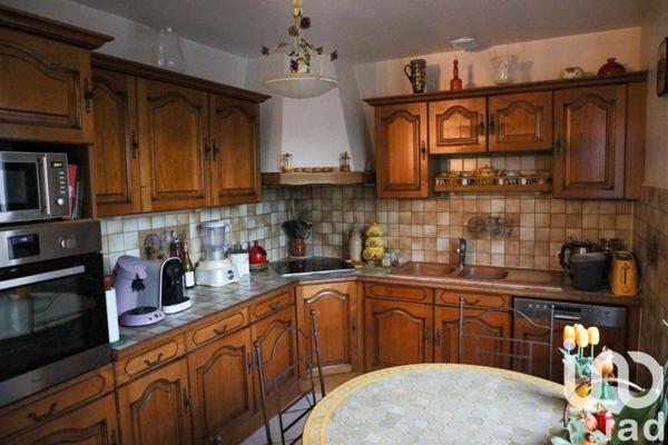 Maison traditionnelle 6 pièces de 134 m² à Dammarie-les-Lys (77190)