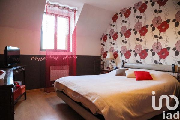 Maison traditionnelle 6 pièces de 134 m² à Dammarie-les-Lys (77190)