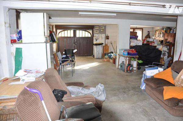 SEMEAC, maison  sur deux niveaux, T6, 3 chambres, 109 m2 hab, terrain de 616 m2.  Garages.