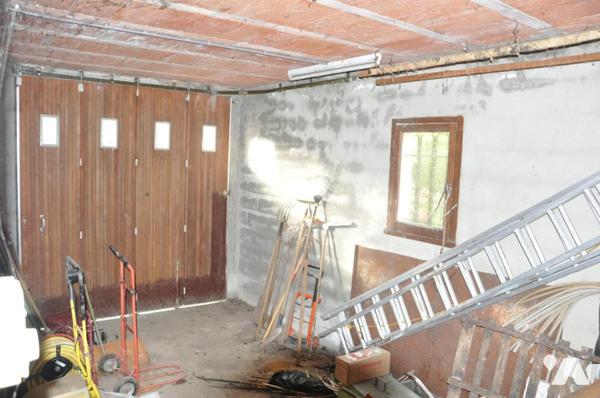 SEMEAC, maison  sur deux niveaux, T6, 3 chambres, 109 m2 hab, terrain de 616 m2.  Garages.