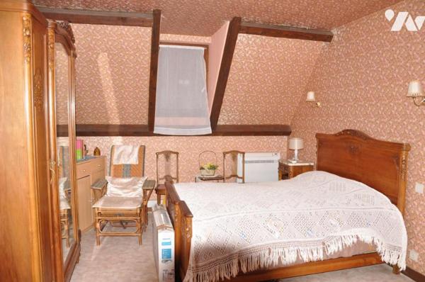 SEMEAC, maison  sur deux niveaux, T6, 3 chambres, 109 m2 hab, terrain de 616 m2.  Garages.