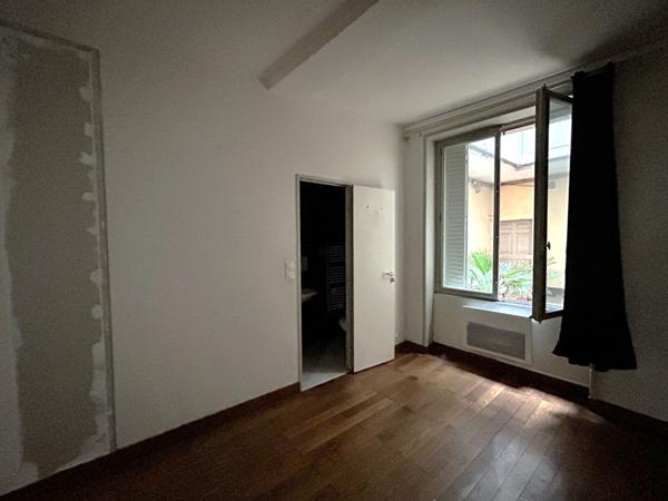 Local commercial Macon 1 pièce(s) 107 m2