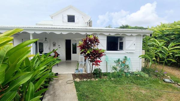 Belle Maison créole en bois T5 avec piscine