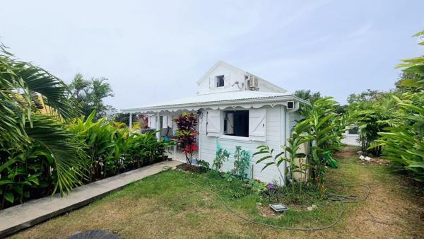 Belle Maison créole en bois T5 avec piscine