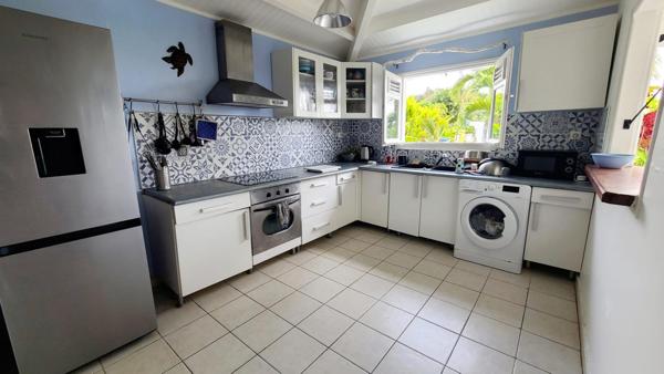 Belle Maison créole en bois T5 avec piscine