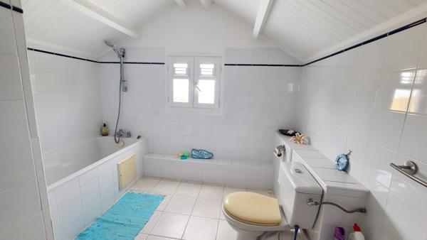 Belle Maison créole en bois T5 avec piscine