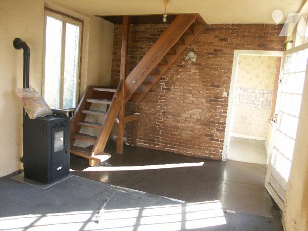 Maison située à AUFFAY, à proximité des commerces et de la gare