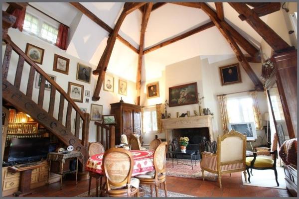 GRAND DOMAINE AVEC MAISON D ARCHITECTE 300M2 sur 10 HECTARES