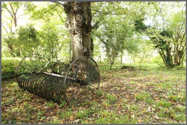GRAND DOMAINE AVEC MAISON D ARCHITECTE 300M2 sur 10 HECTARES