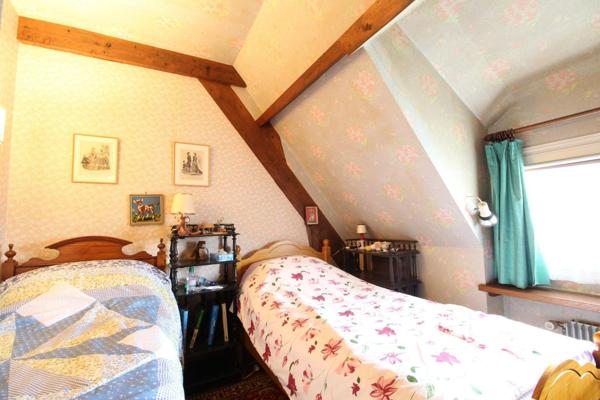 GRAND DOMAINE AVEC MAISON D ARCHITECTE 300M2 sur 10 HECTARES