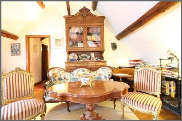 GRAND DOMAINE AVEC MAISON D ARCHITECTE 300M2 sur 10 HECTARES