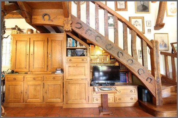 GRAND DOMAINE AVEC MAISON D ARCHITECTE 300M2 sur 10 HECTARES