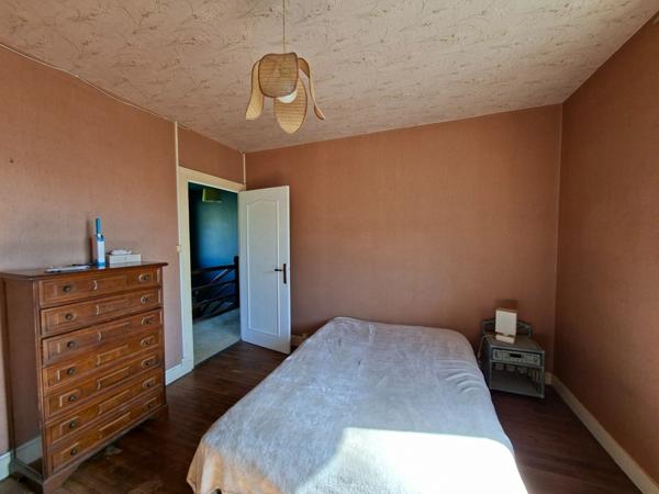 Maison à vendre centre Le Bugue avec garage (24)