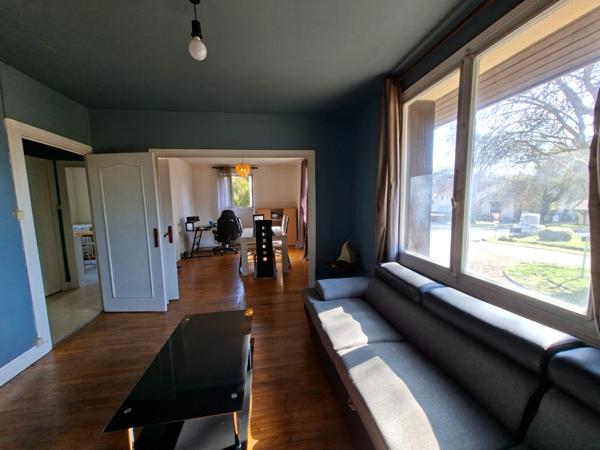 Maison à vendre centre Le Bugue avec garage (24)