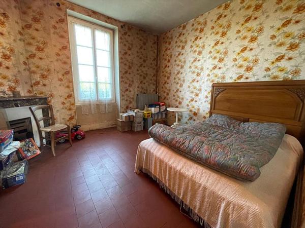 Belle propriété ancienne avec garages et grand terrain - Secteur calme