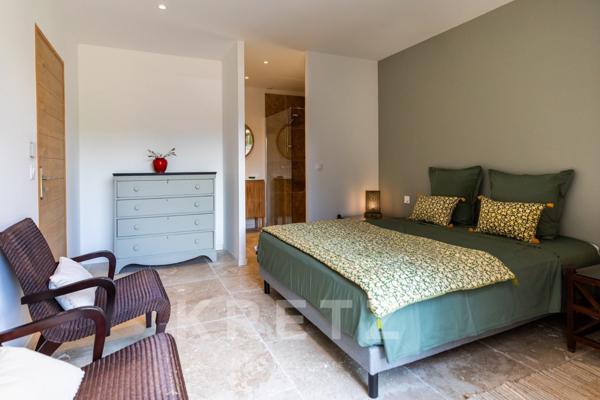 Villa au cœur des Pierres Bonifacienne avec piscine.