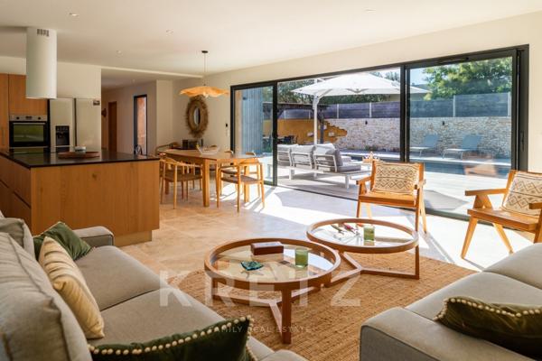 Villa au cœur des Pierres Bonifacienne avec piscine.