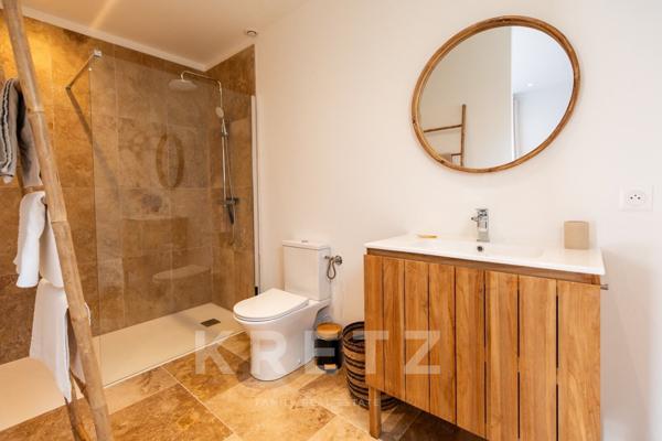 Villa au cœur des Pierres Bonifacienne avec piscine.