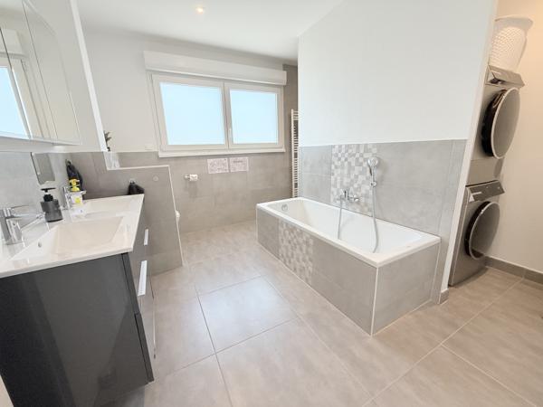 Maison
         7 pièces
        - 201 m² Exclusivité 799 000 € *