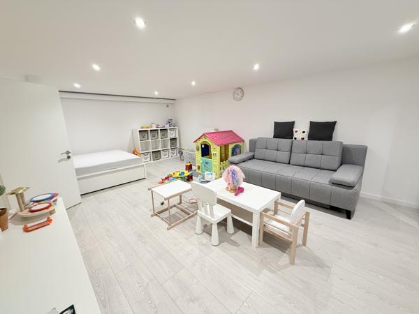Maison
         7 pièces
        - 201 m² Exclusivité 799 000 € *