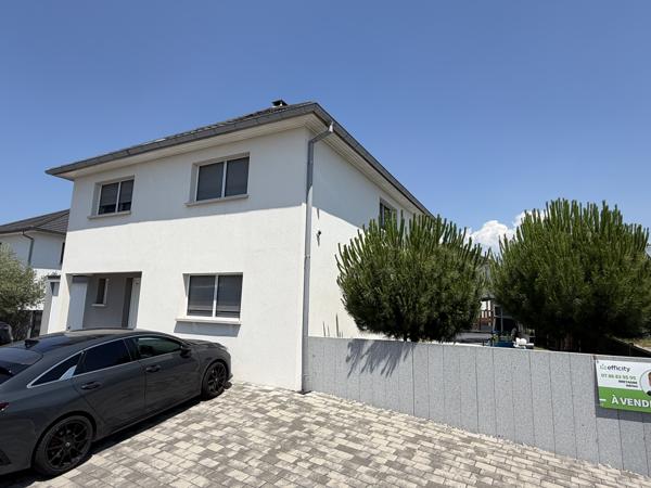 Maison
         7 pièces
        - 201 m² Exclusivité 799 000 € *