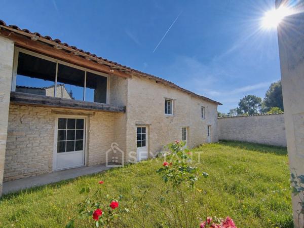 CHARENTAISE DE CARACTÈRE – 276 M² HABITABLES – 4 CHAMBRES – DÉPENDANCES
