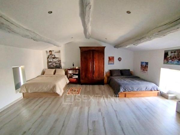 CHARENTAISE DE CARACTÈRE – 276 M² HABITABLES – 4 CHAMBRES – DÉPENDANCES